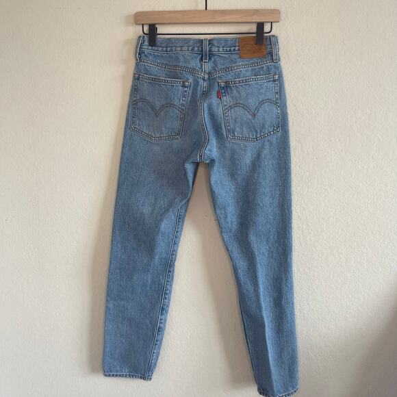 Levi’s Wedgie Medium Wash Straight Leg Button Fly Jeans - Size 26 - Picture 4 of 6